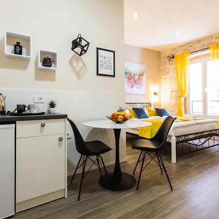 Angie Apartment *