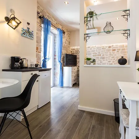 Angie Apartment