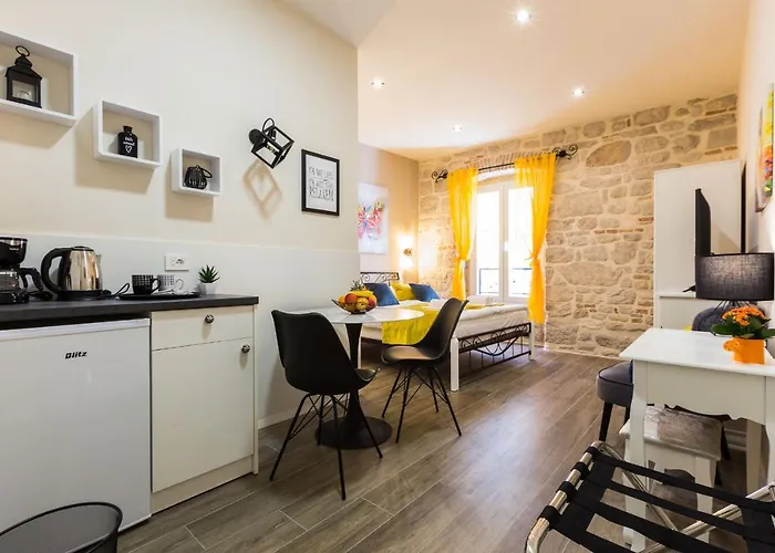 Angie アパート ザダル